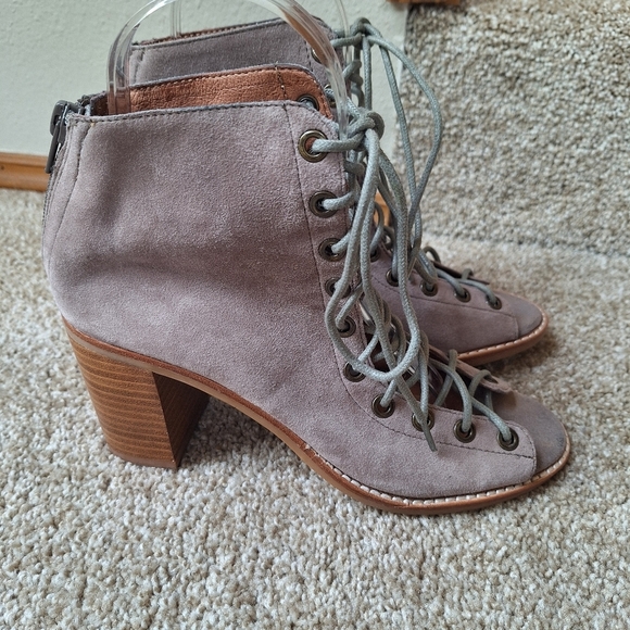 Jeffrey Campbell Grey Suede Cors Booties sz 6.5 - Picture 3 of 9
